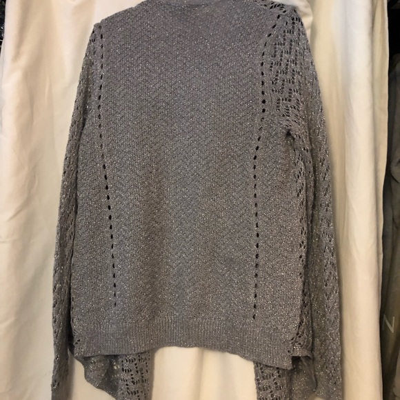 Gray and silver sweater - Picture 3 of 3